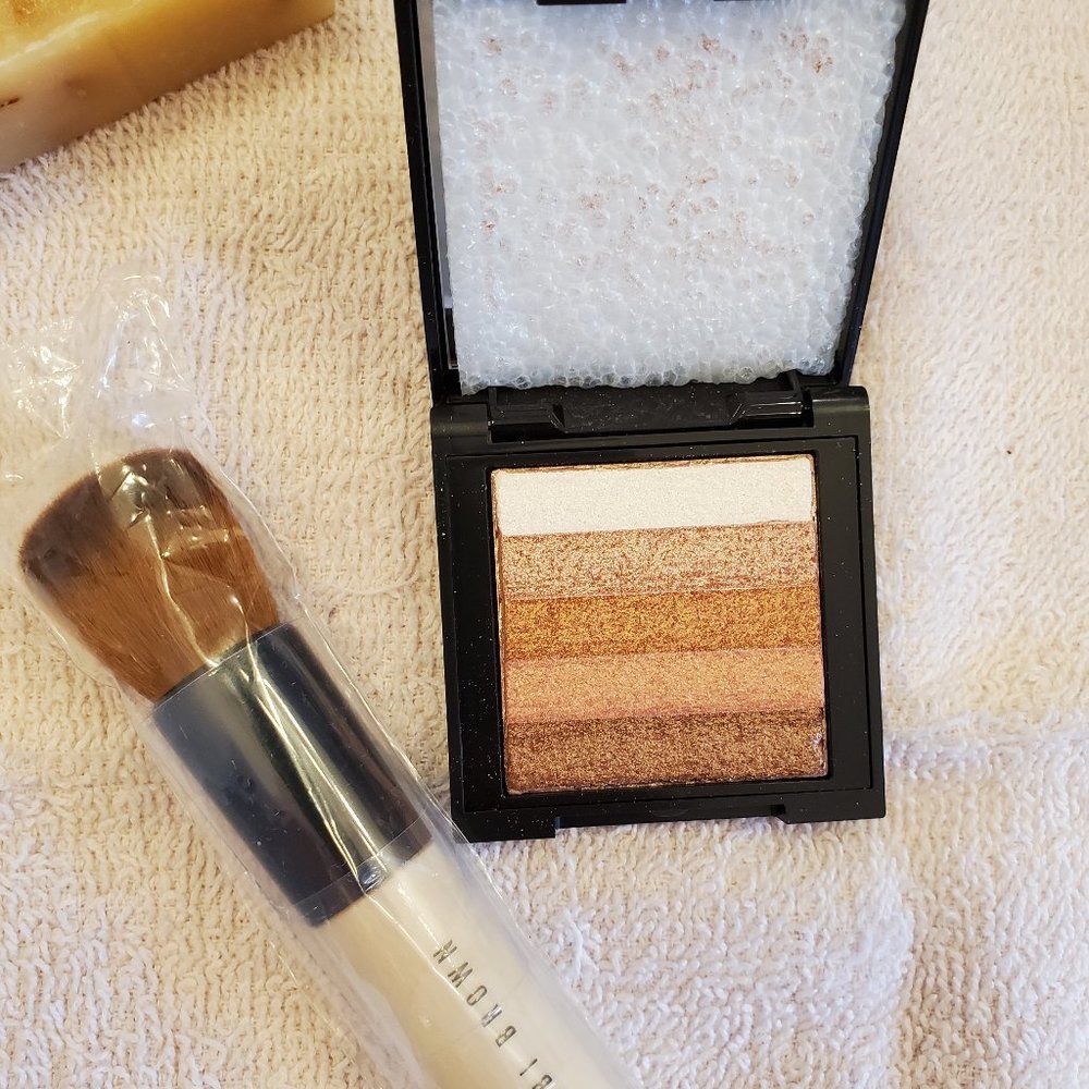 > Bobbi Brown travel size makeup pair - Shimmer Brick and face brush